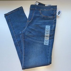 Medium wash skinny jean NWT